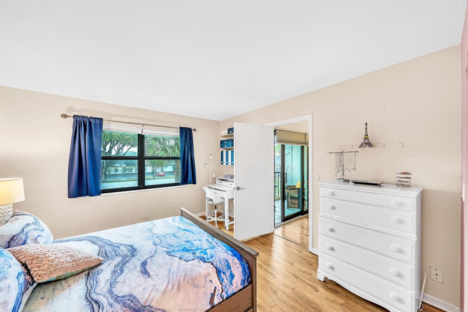 15 Primary Bedroom