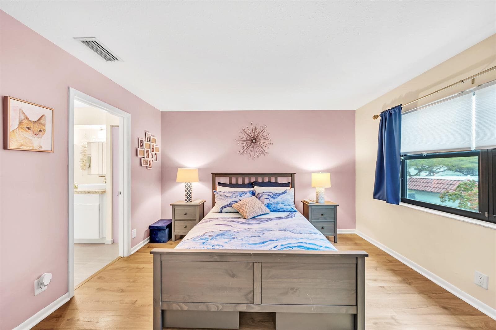 13 Primary Bedroom (1)