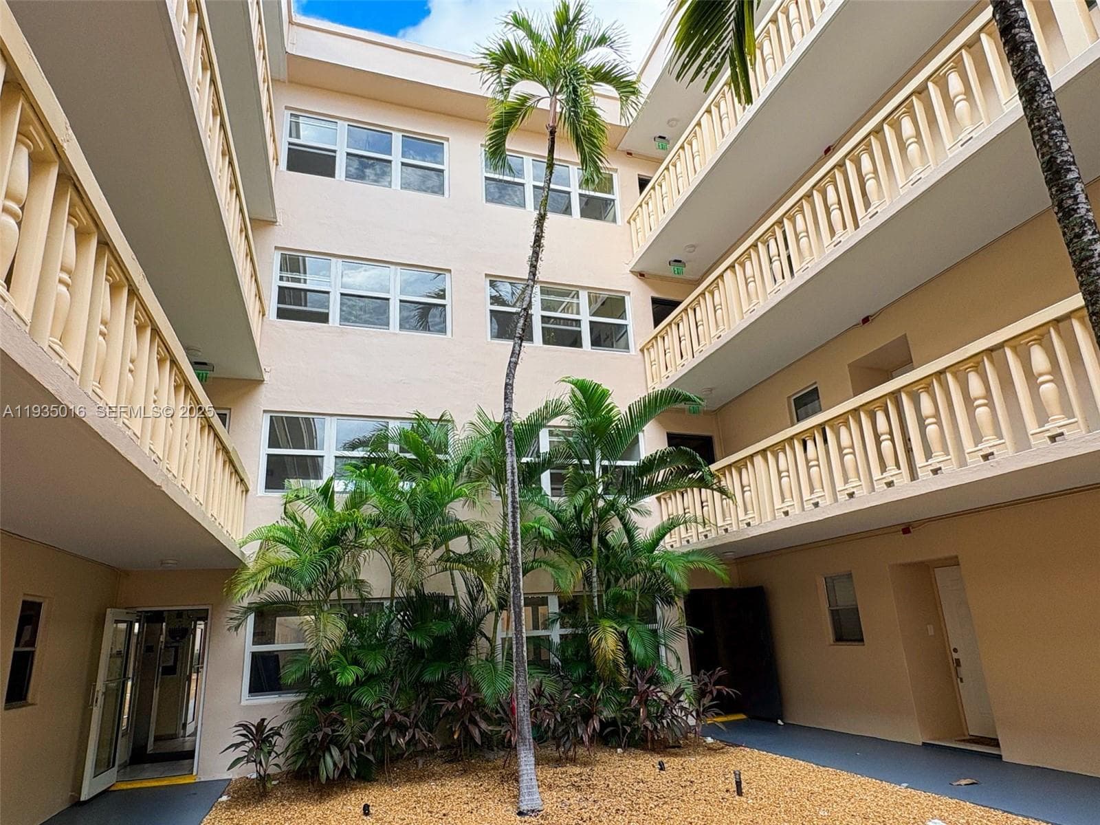 FOURTH GULFSTREAM GARDEN · #406 in Hallandale Beach - Photo 23