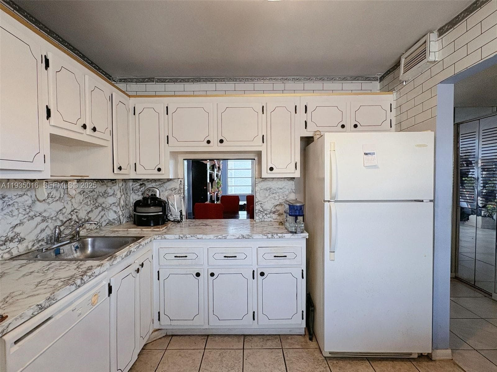 FOURTH GULFSTREAM GARDEN · #406 in Hallandale Beach - Photo 14