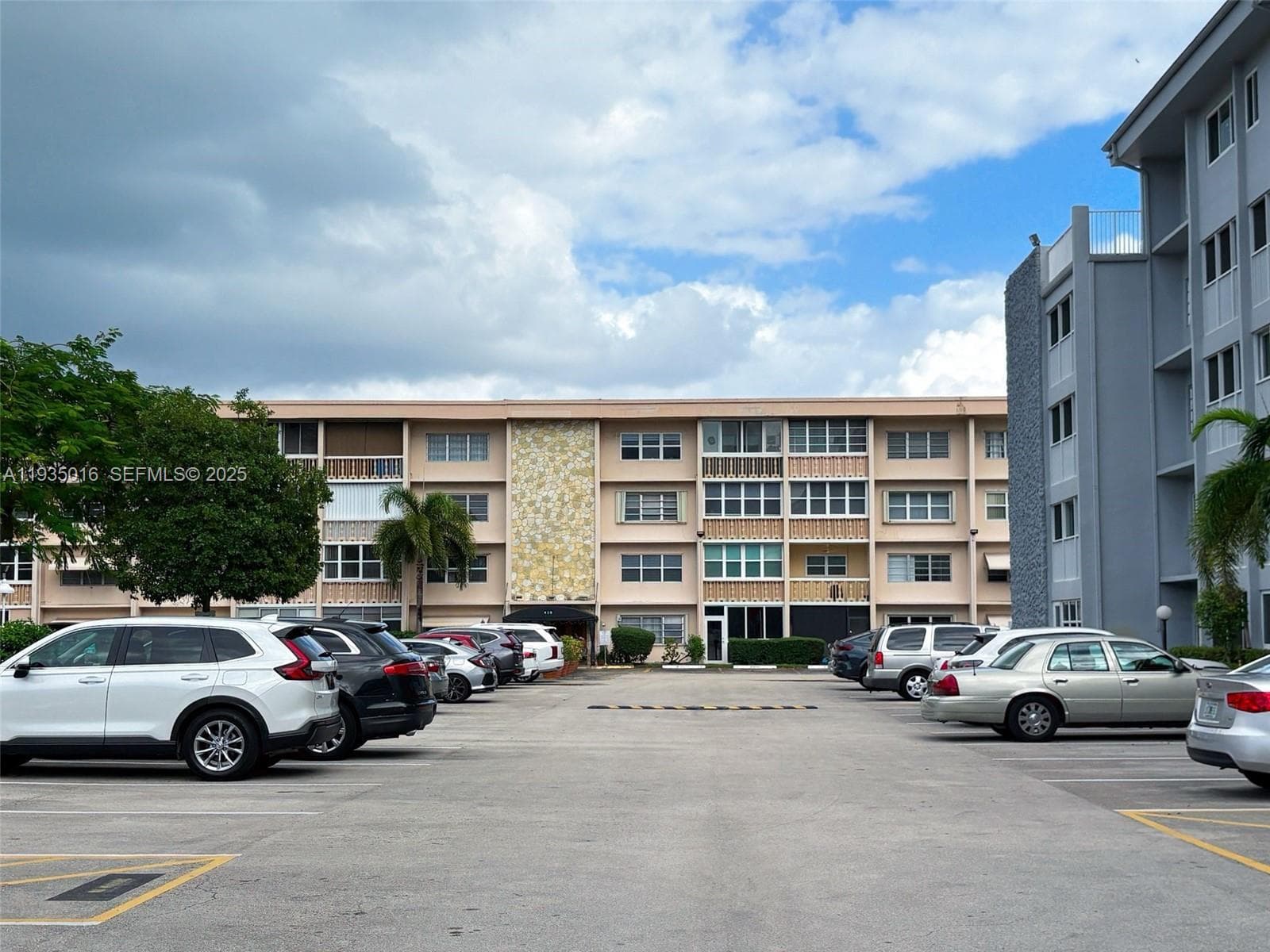 FOURTH GULFSTREAM GARDEN · #406 in Hallandale Beach - Photo 25
