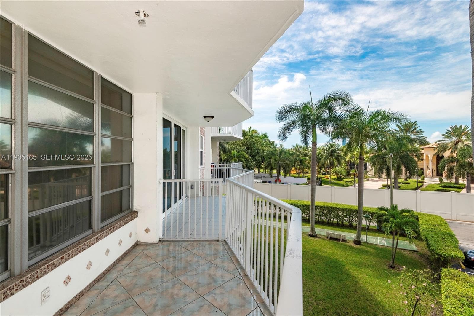 GOLDEN VIEW CONDO · #302 in Hallandale Beach - Photo 28