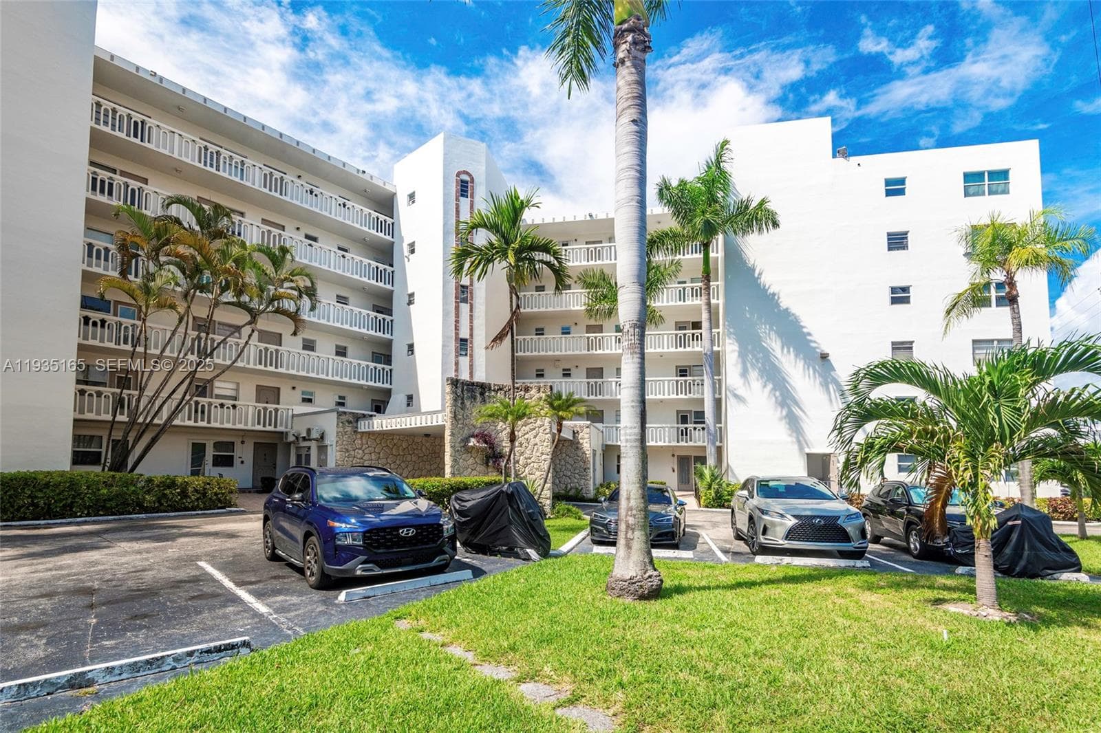 GOLDEN VIEW CONDO · #302 in Hallandale Beach - Photo 35