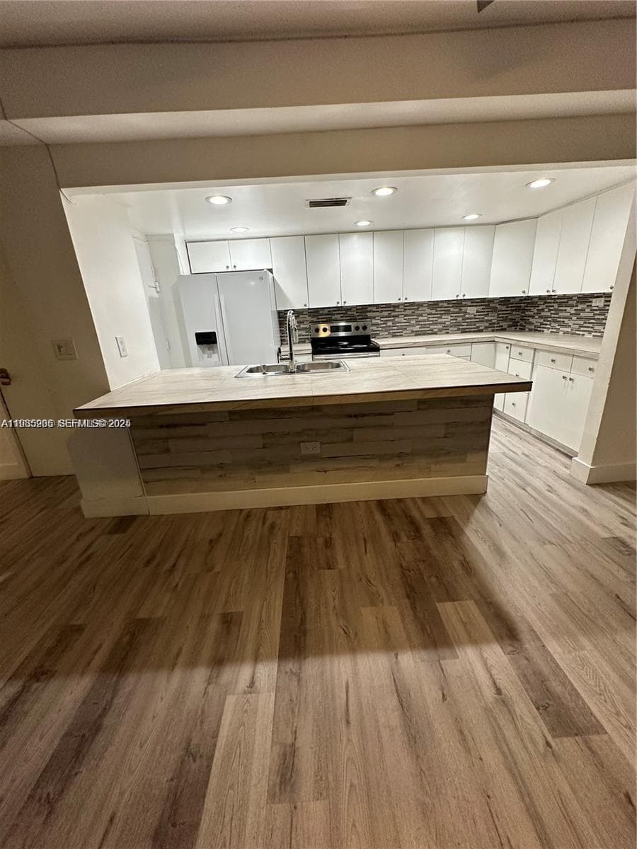 CARIBBEAN TOWERS CONDO · #9H in North Bay Village - Photo 10