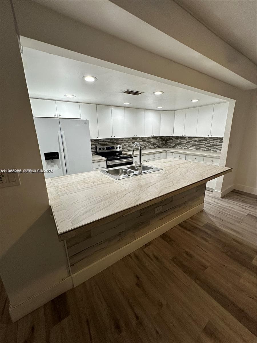 CARIBBEAN TOWERS CONDO · #9H in North Bay Village - Photo 8