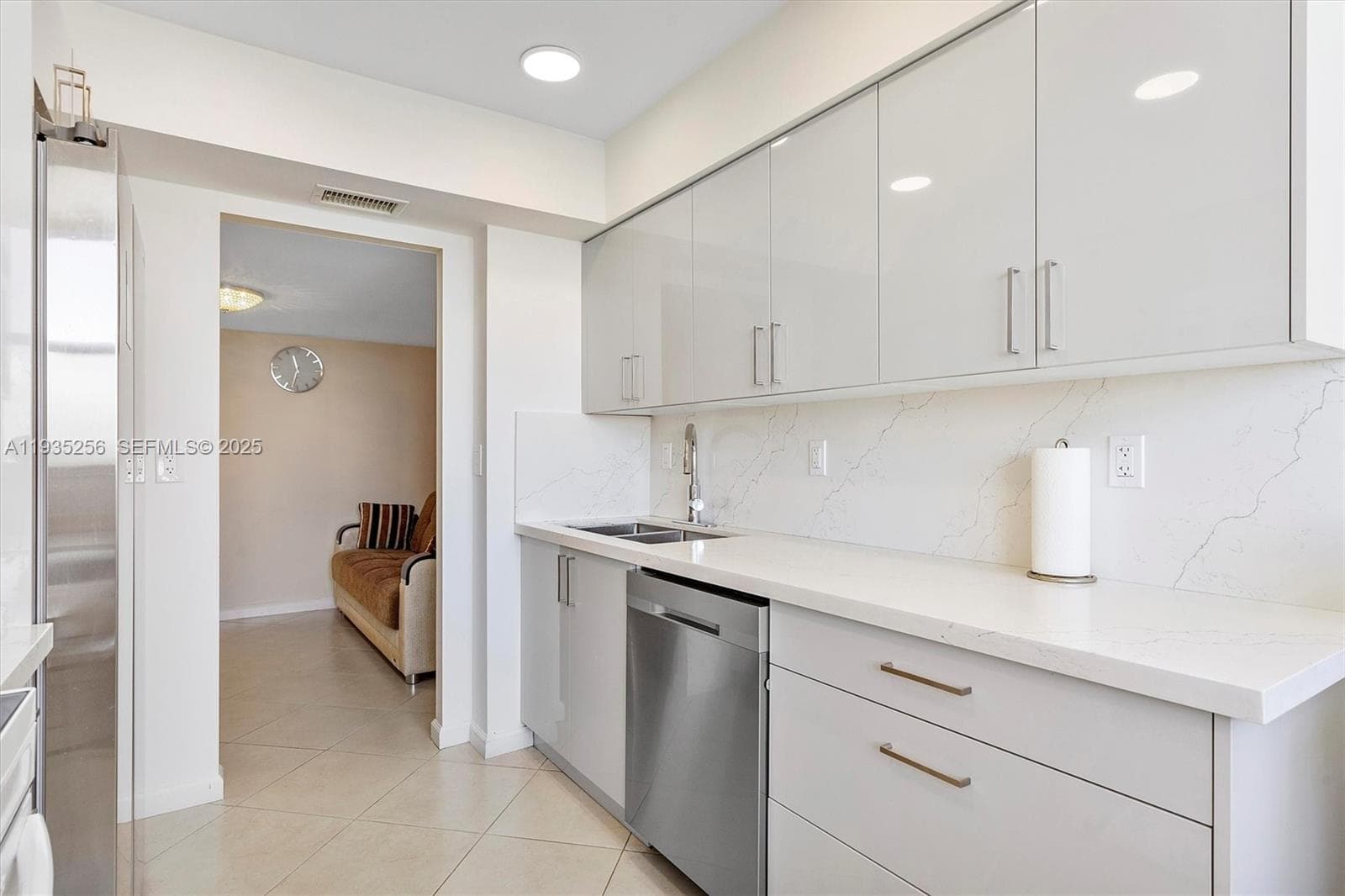 Lake point Tower · #1201 in Hallandale Beach - Photo 13