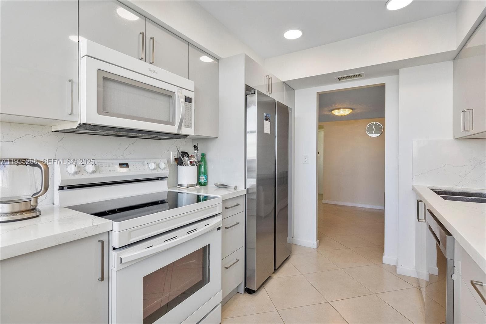 Lake point Tower · #1201 in Hallandale Beach - Photo 12
