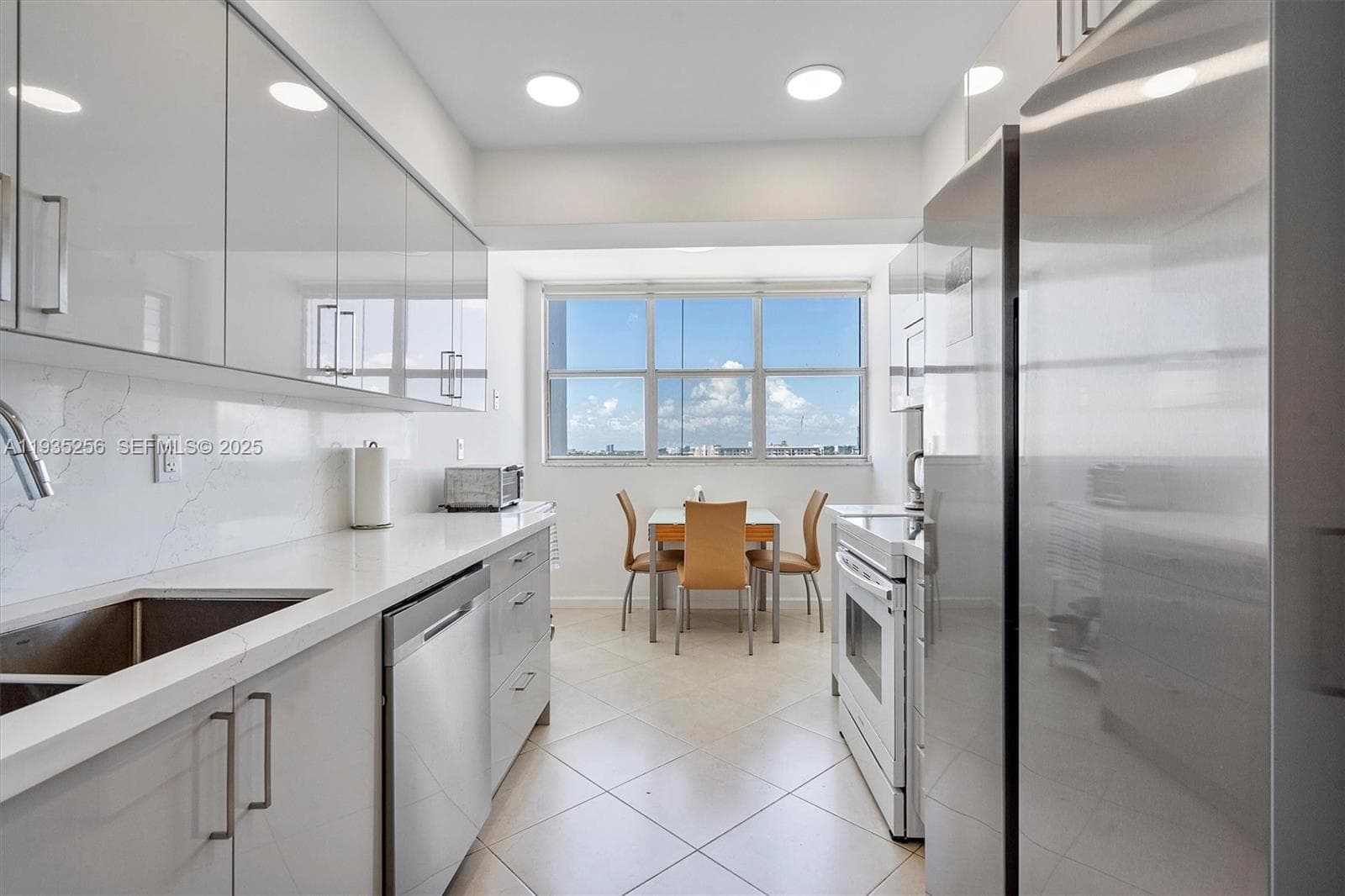 Lake point Tower · #1201 in Hallandale Beach - Photo 7