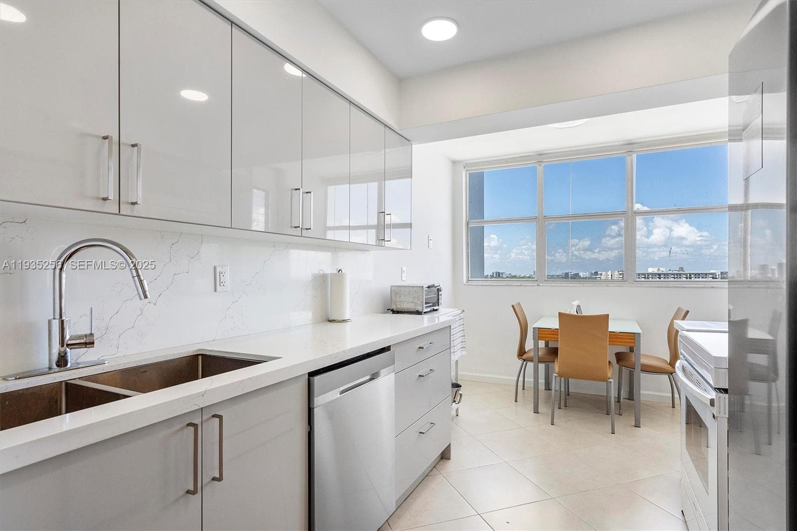 Lake point Tower · #1201 in Hallandale Beach - Photo 9