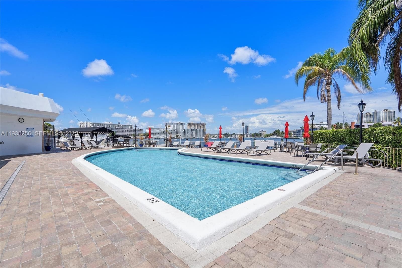 Lake point Tower · #1201 in Hallandale Beach - Photo 38