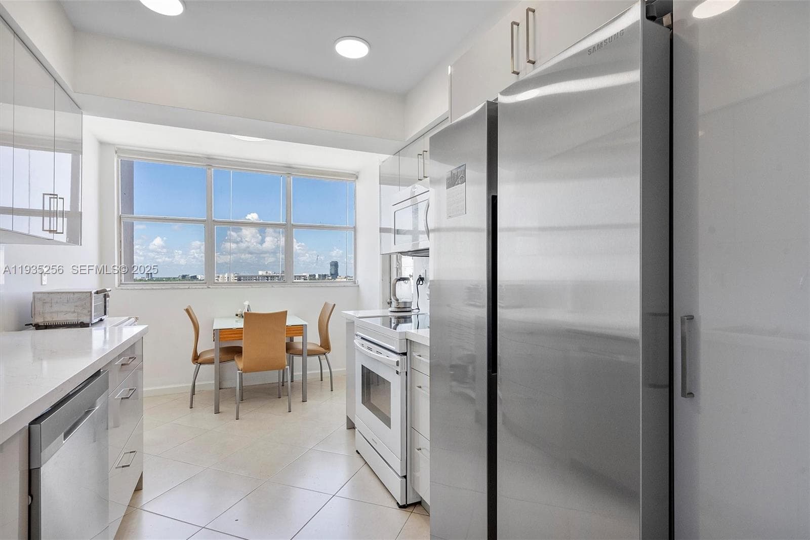 Lake point Tower · #1201 in Hallandale Beach - Photo 10