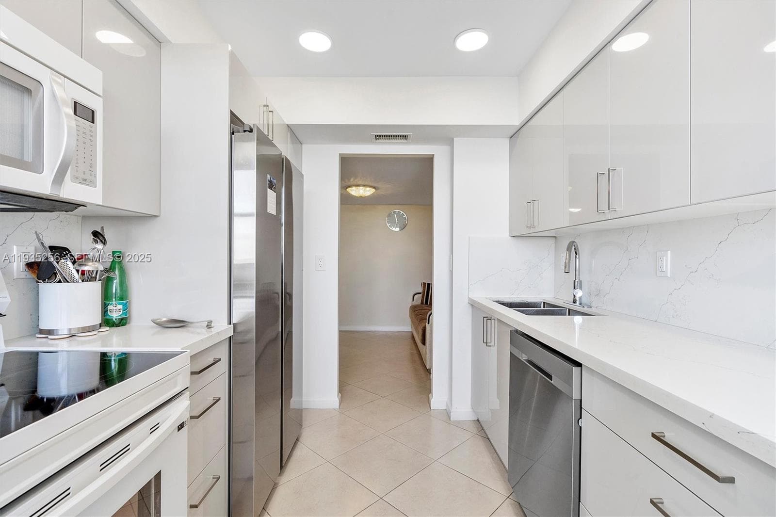 Lake point Tower · #1201 in Hallandale Beach - Photo 11
