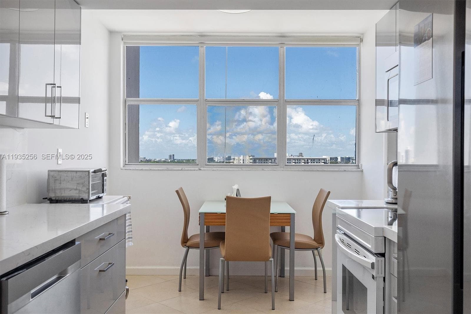 Lake point Tower · #1201 in Hallandale Beach - Photo 8