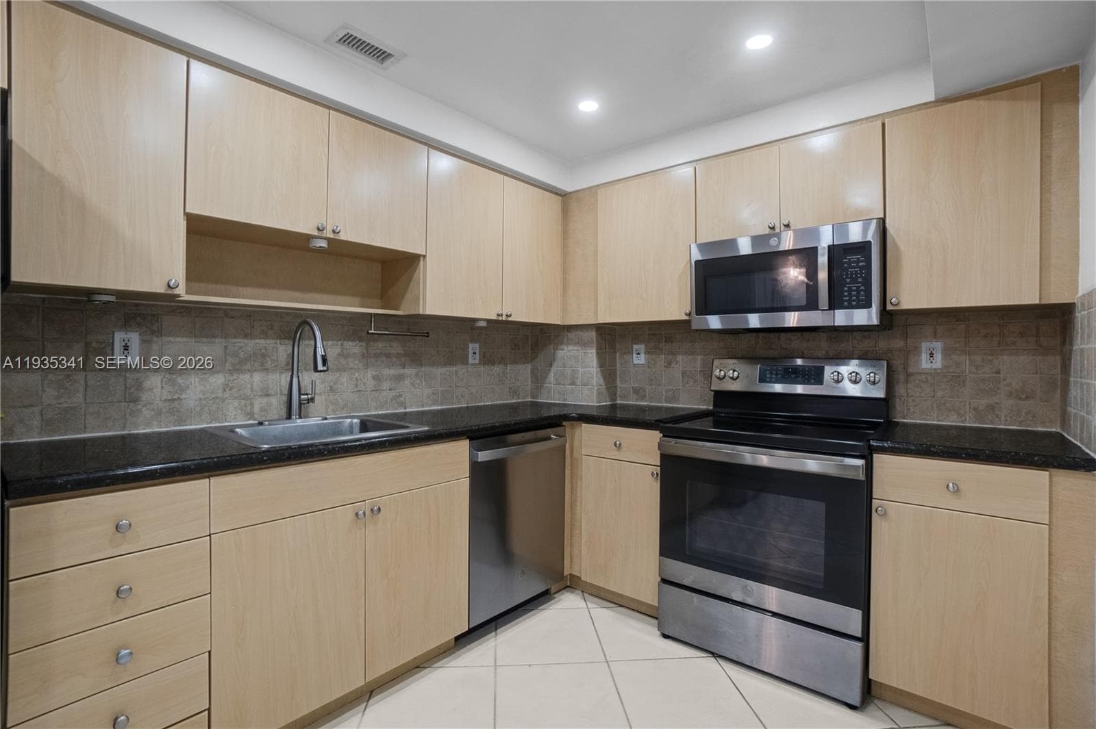 ISLAND POINTE · #2L in Bay Harbor Islands - Photo 7