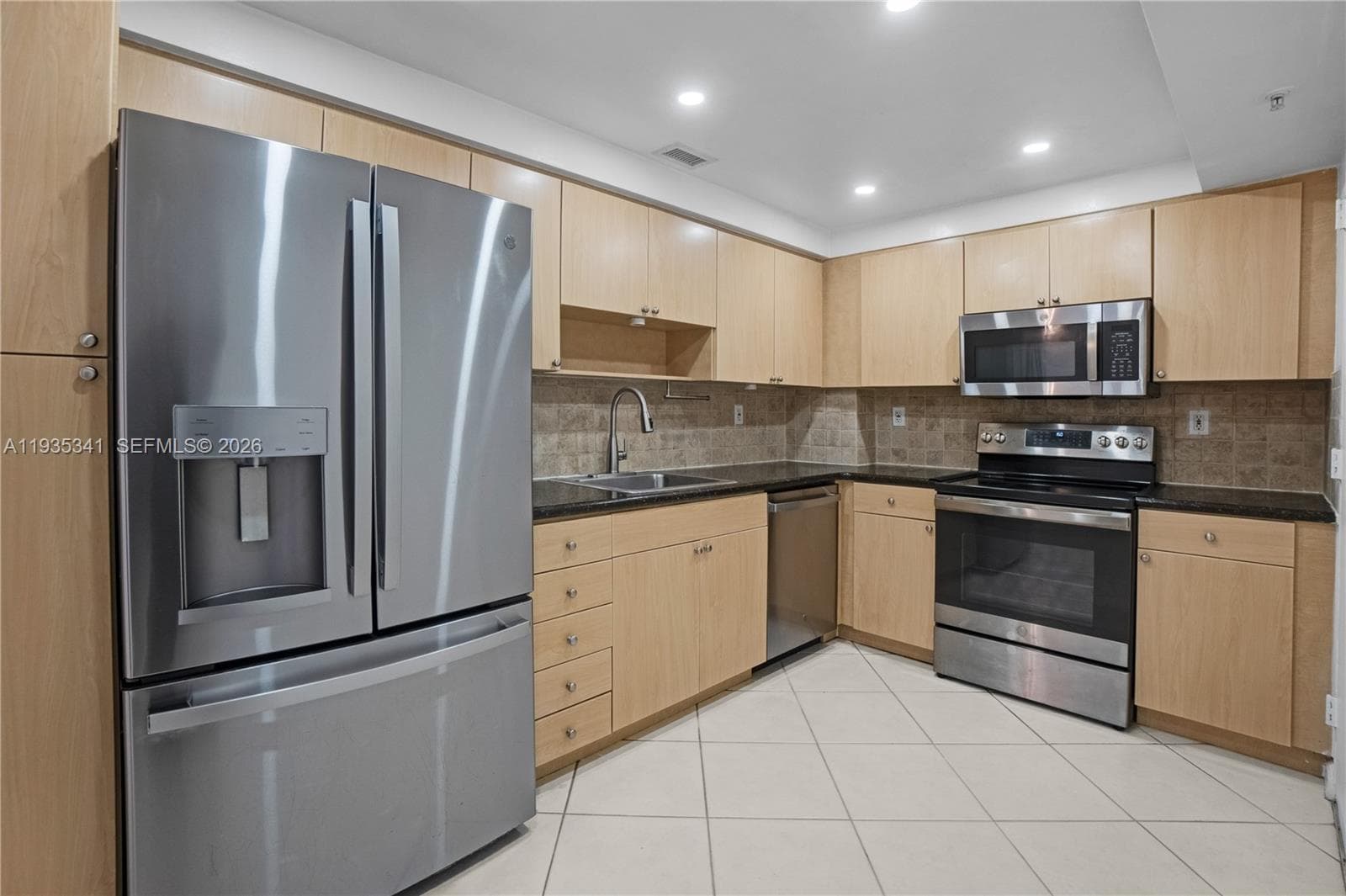 ISLAND POINTE · #2L in Bay Harbor Islands - Photo 8