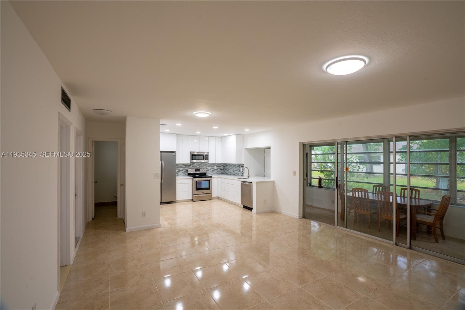 GREEN HILLS PARK WEST · #21243 in Miami - Photo 2