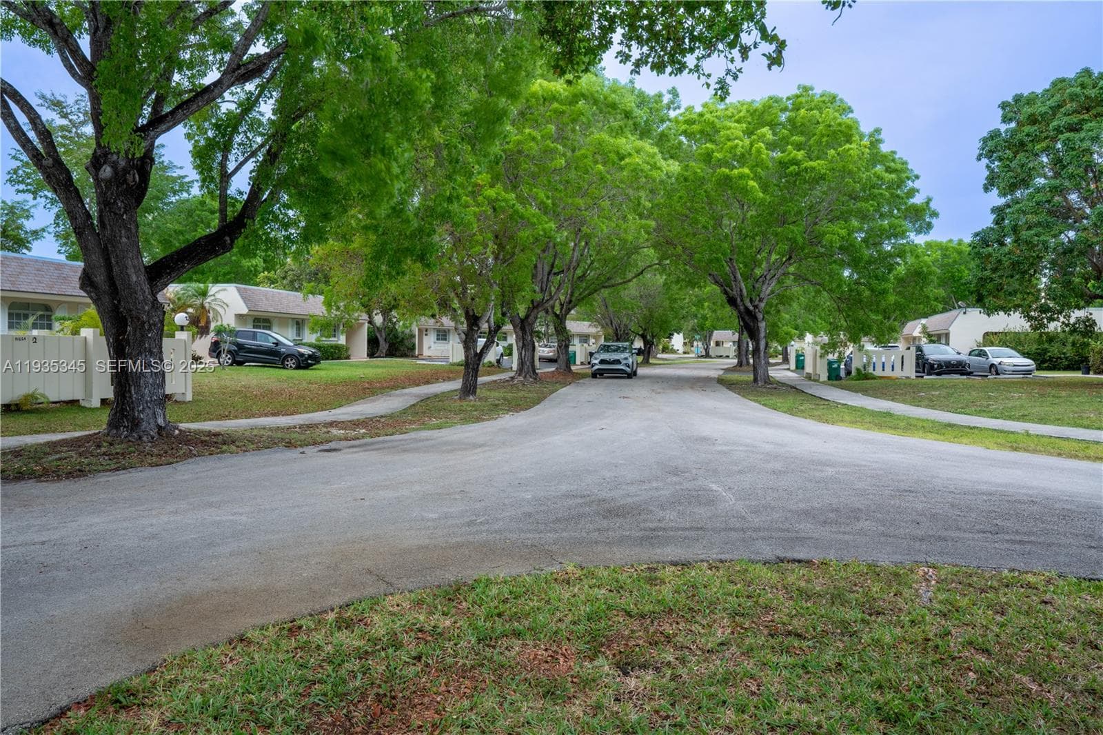 GREEN HILLS PARK WEST · #21243 in Miami - Photo 17