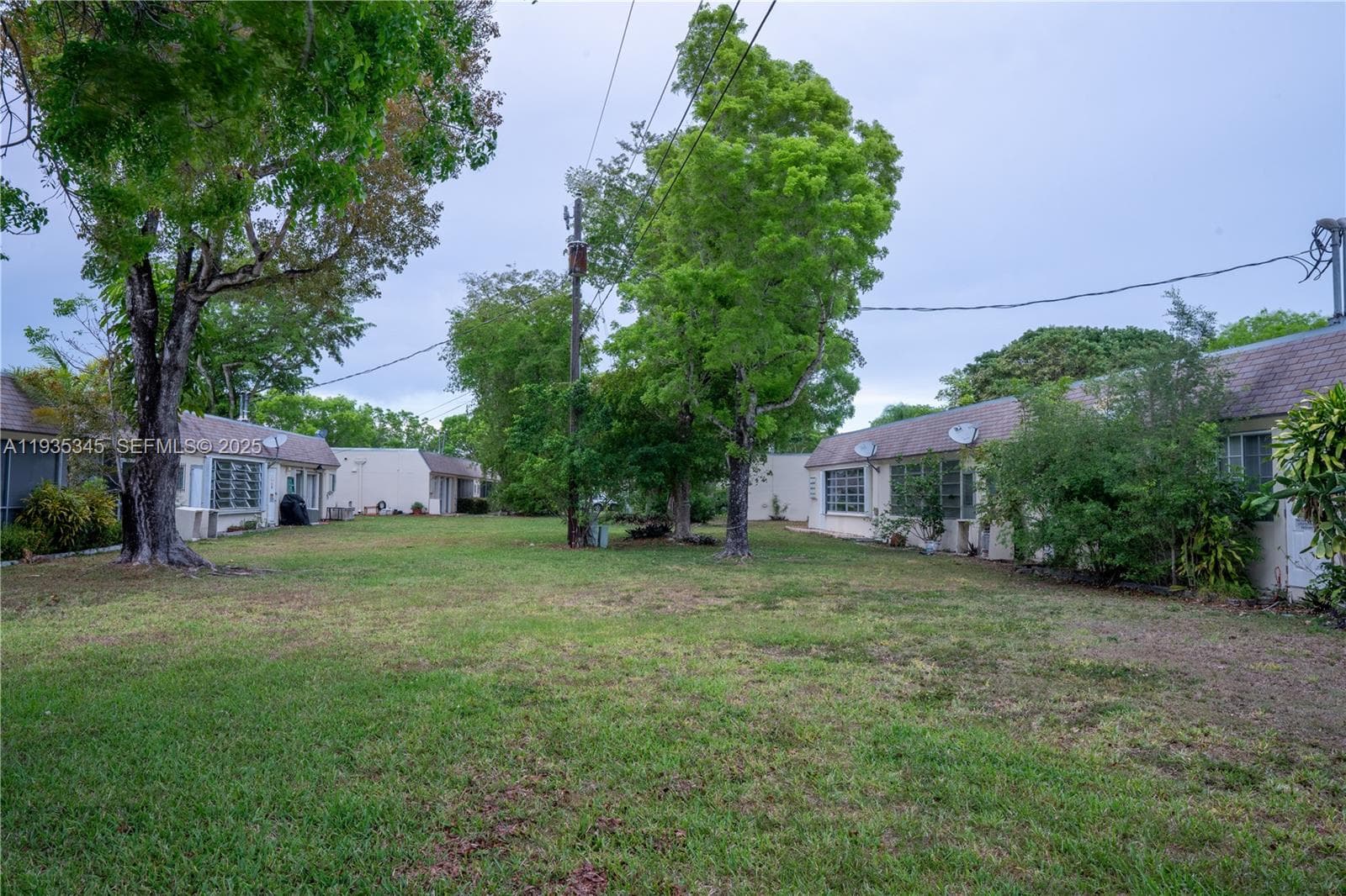 GREEN HILLS PARK WEST · #21243 in Miami - Photo 16
