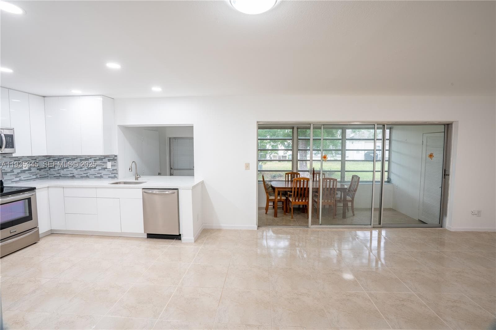 GREEN HILLS PARK WEST · #21243 in Miami - Photo 3