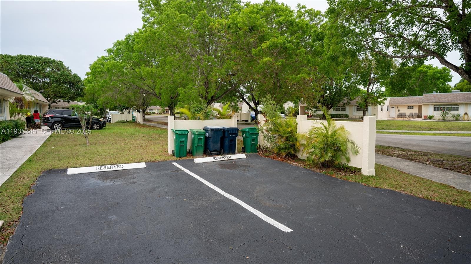 GREEN HILLS PARK WEST · #21243 in Miami - Photo 18