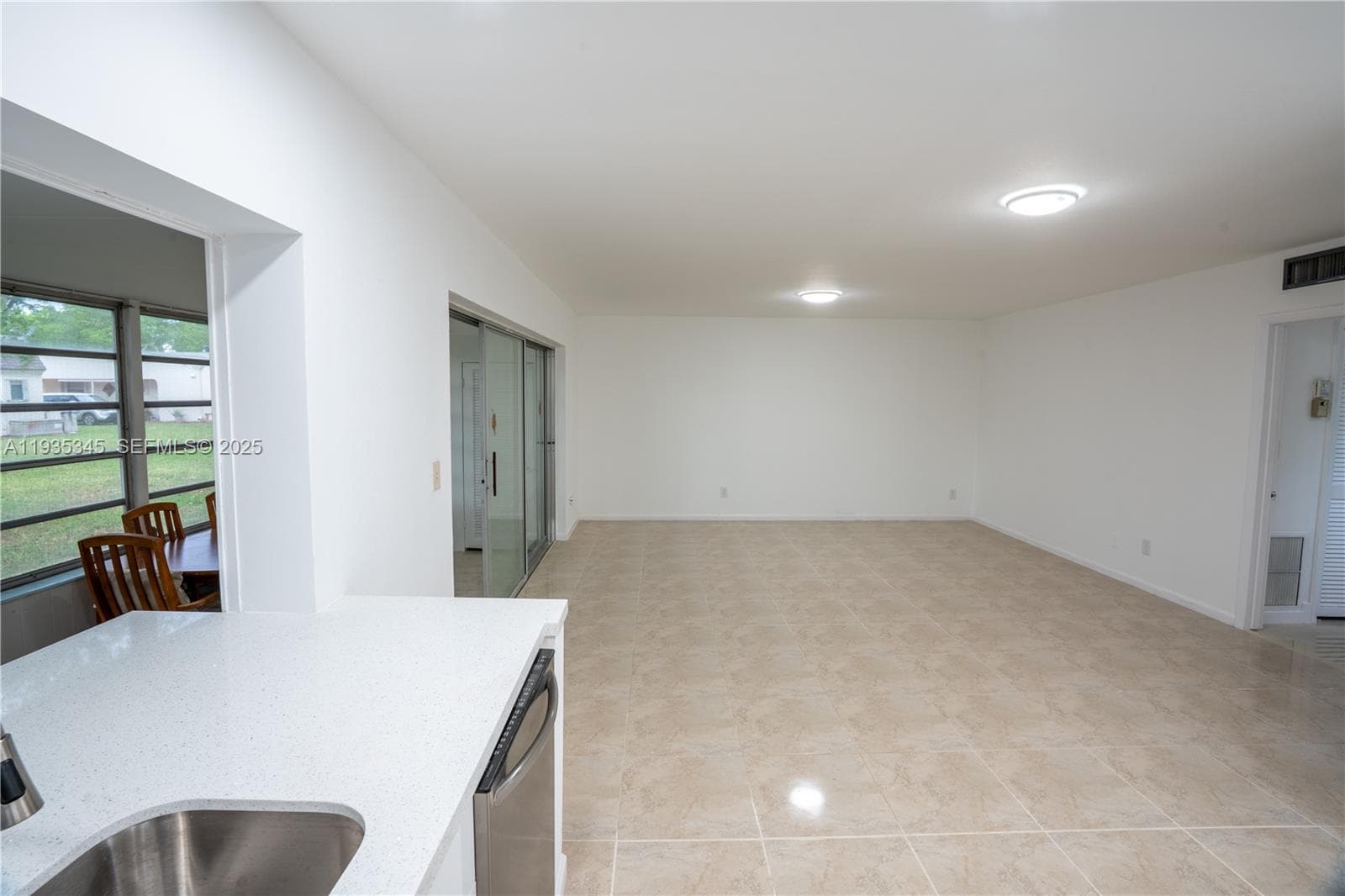 GREEN HILLS PARK WEST · #21243 in Miami - Photo 4