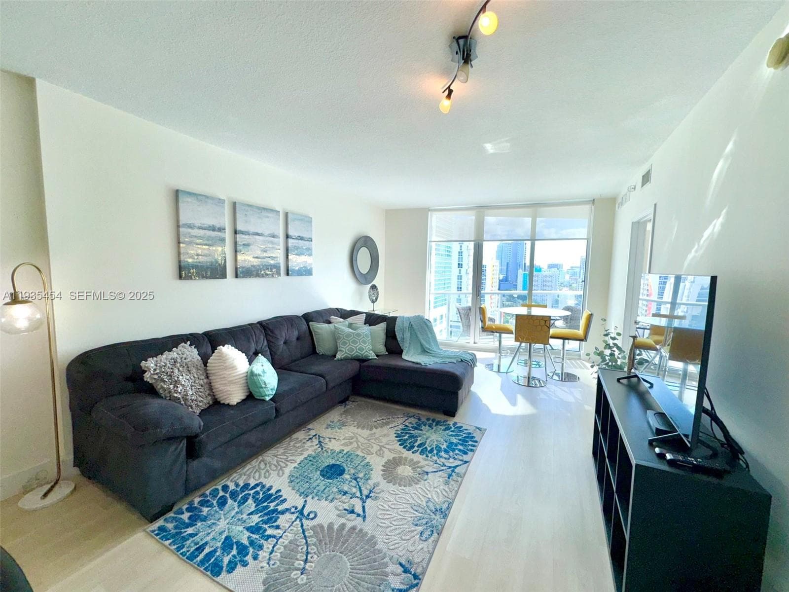 Latitude on the River · #1402 in Miami - Photo 6