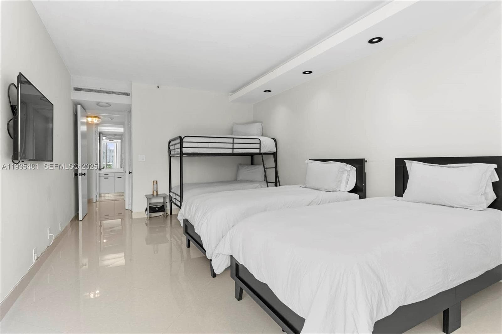 MARINA TOWER CONDO · #5F + CABANA in Aventura - Photo 22