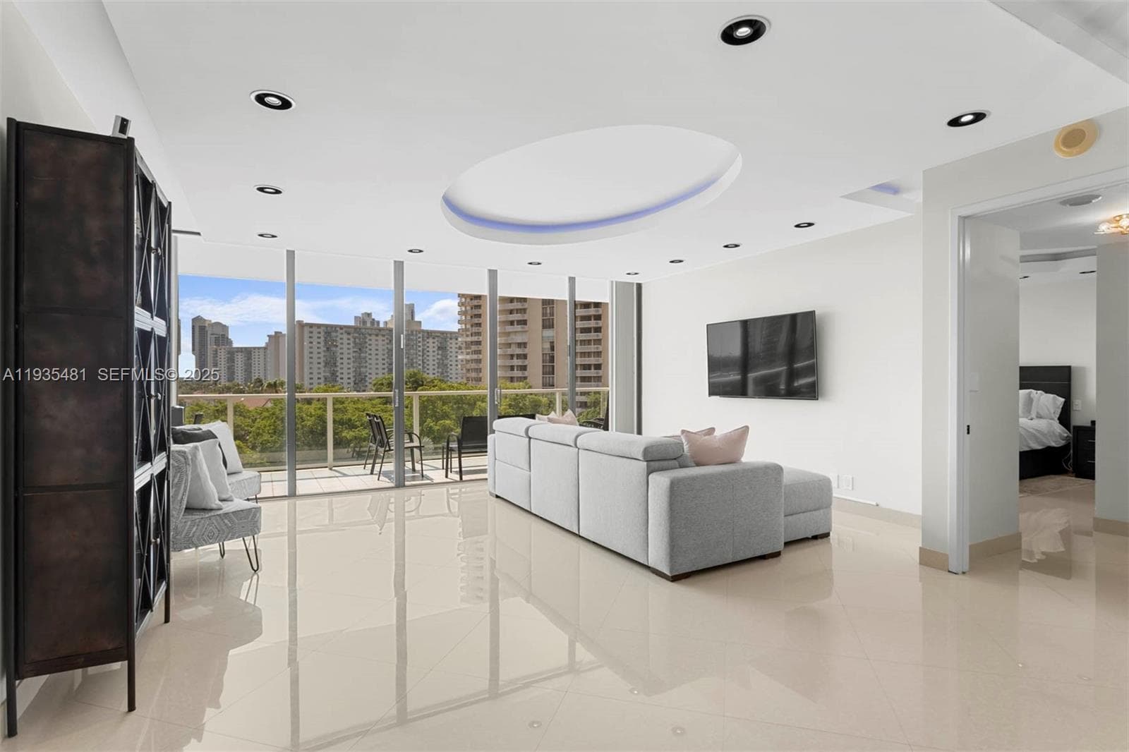 MARINA TOWER CONDO · #5F + CABANA in Aventura - Photo 3