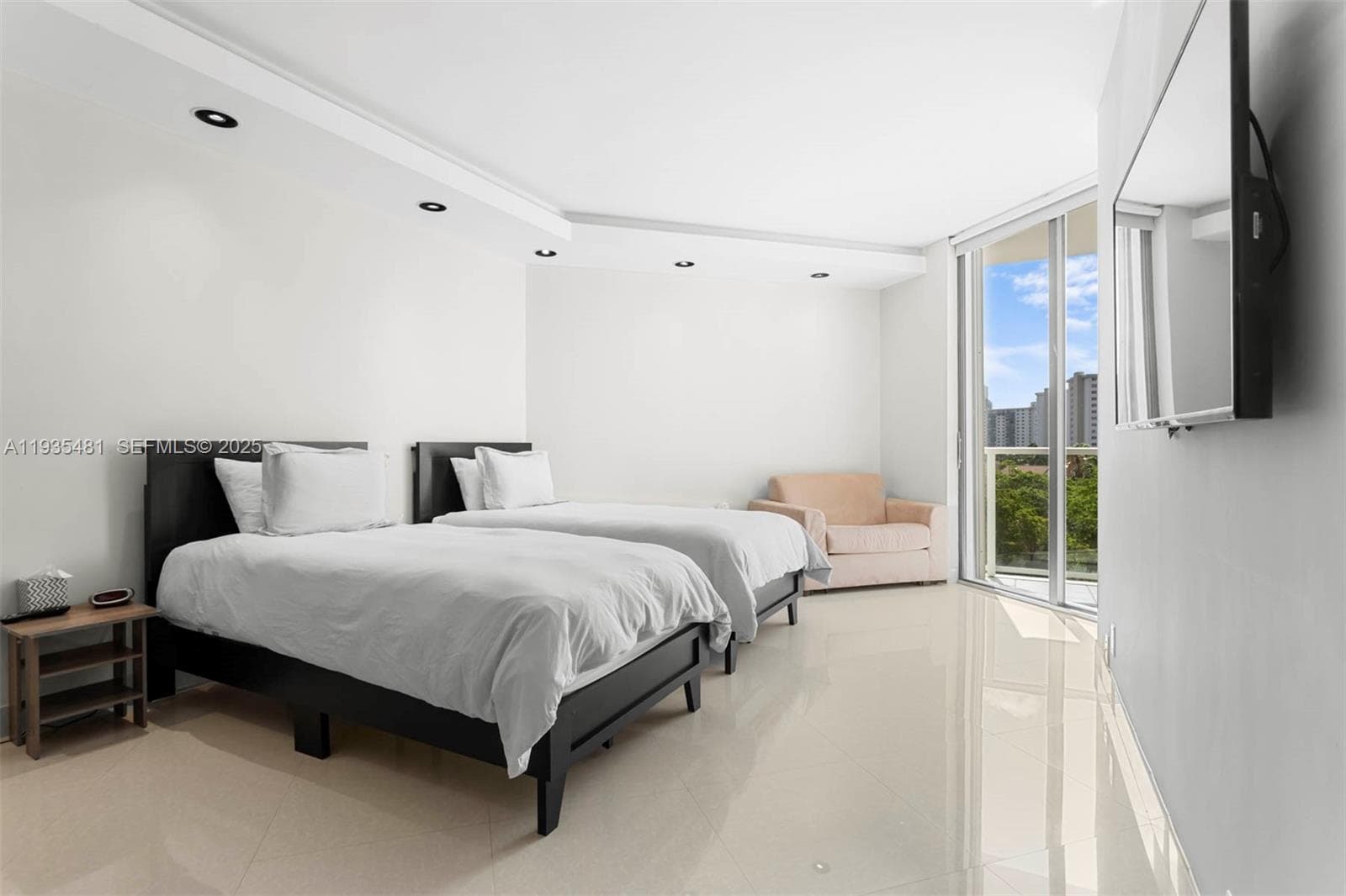MARINA TOWER CONDO · #5F + CABANA in Aventura - Photo 21