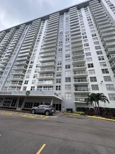 WINSTON TOWER 300 CONDO · #808 in Sunny Isles Beach - Photo 1