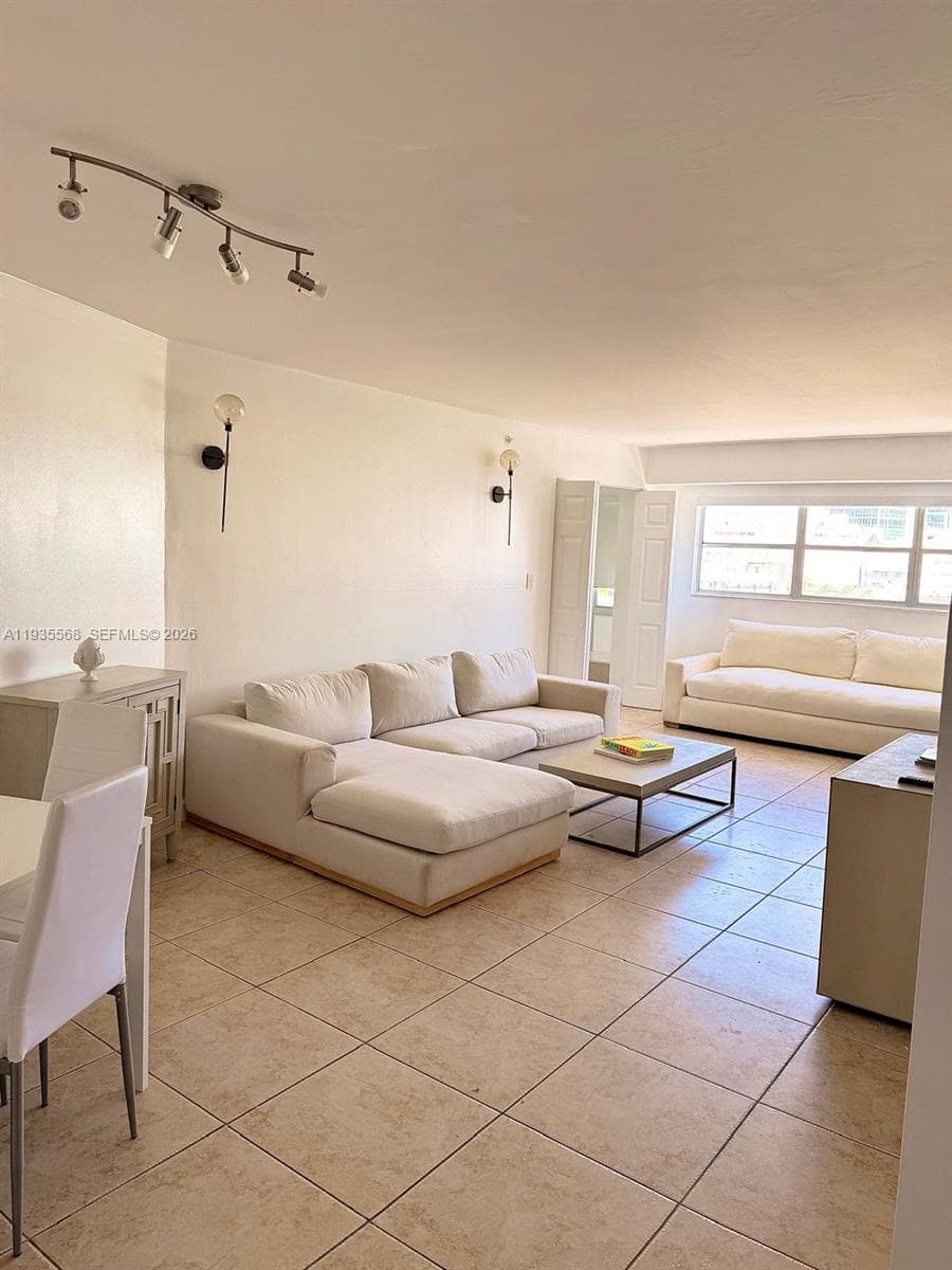 OCTAGON TOWERS I CONDO · #8D in Miami Beach - Photo 1