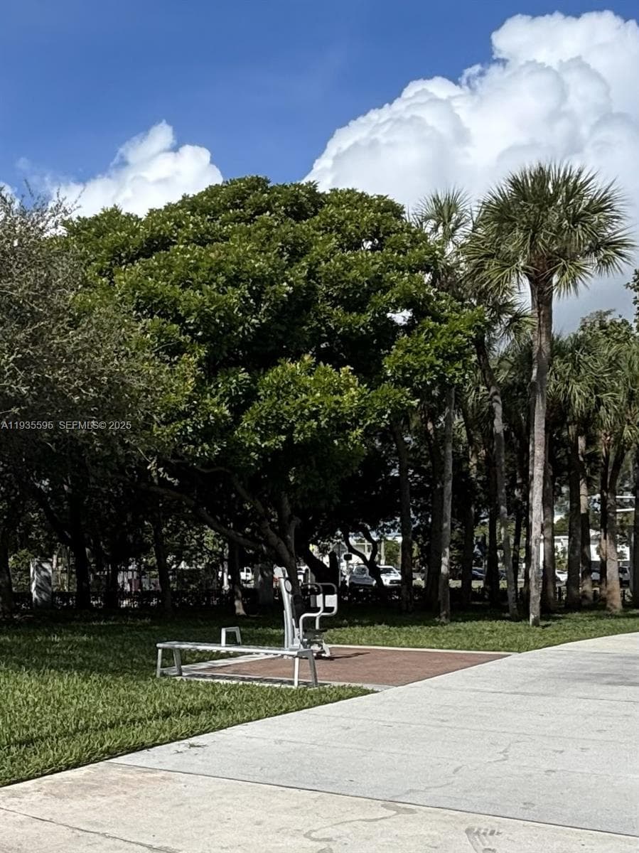 DORA CONDO · #5 in Miami Beach - Photo 16