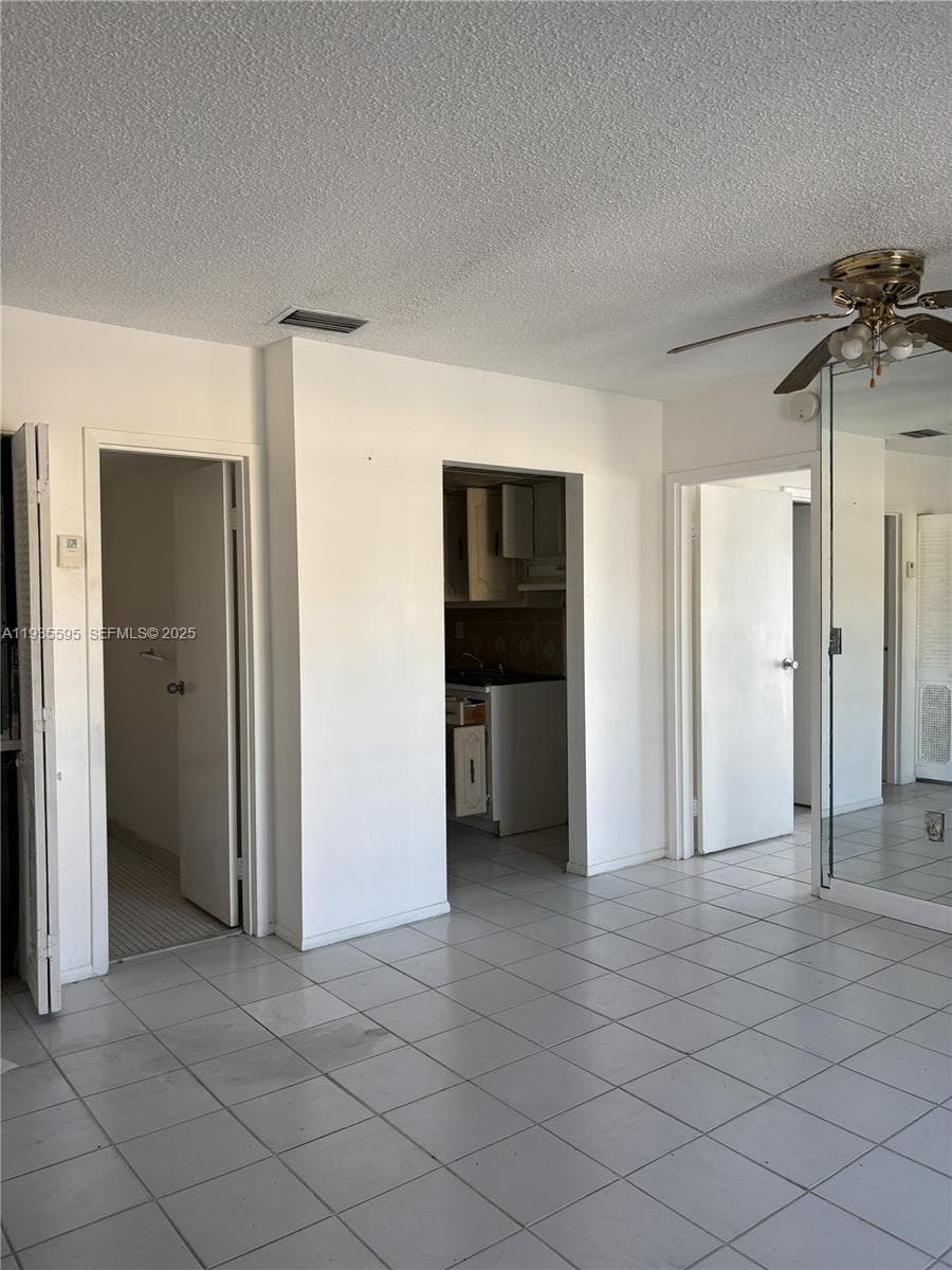 DORA CONDO · #5 in Miami Beach - Photo 12