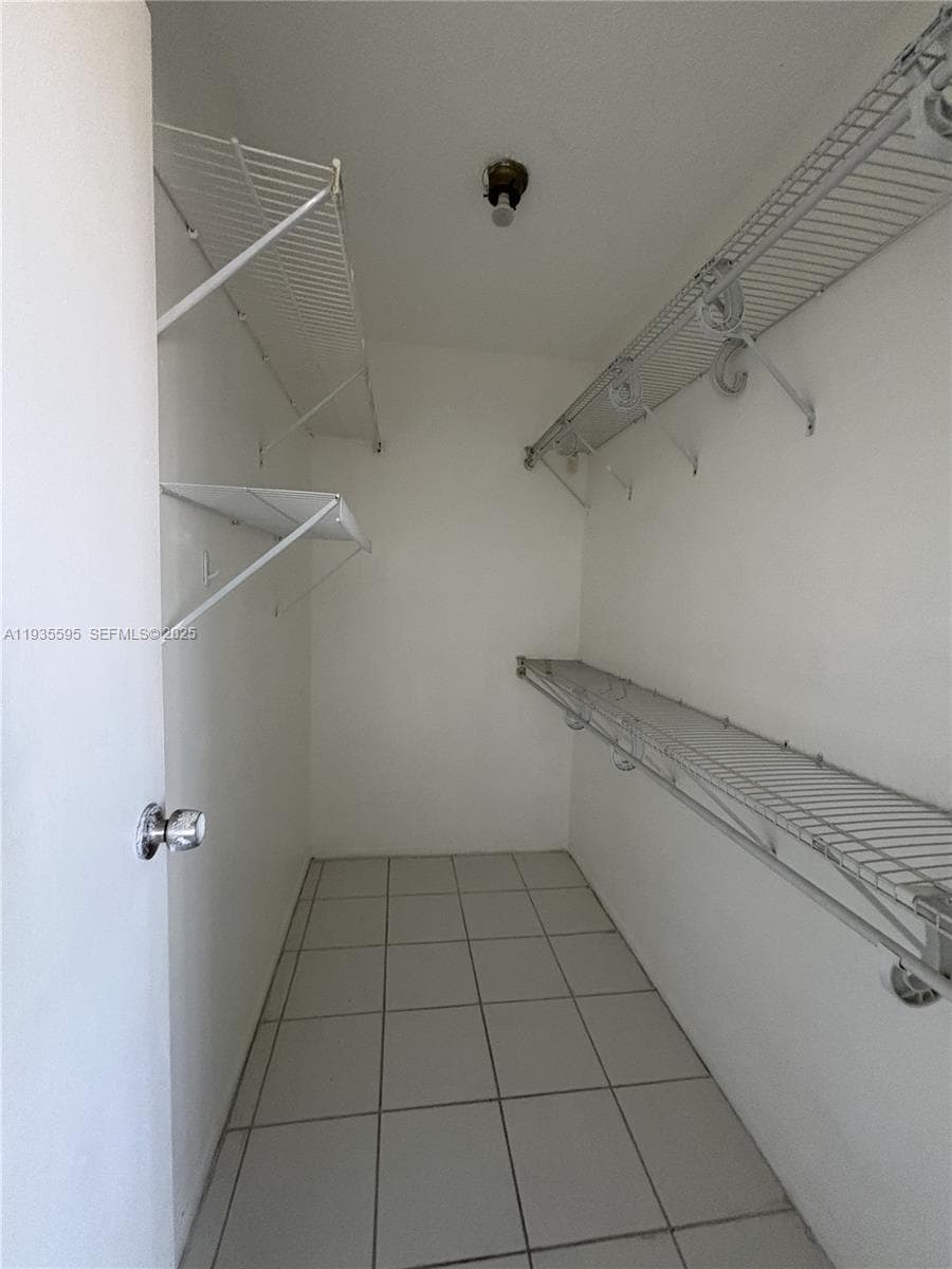 DORA CONDO · #5 in Miami Beach - Photo 4