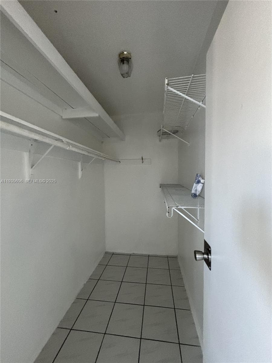DORA CONDO · #6 in Miami Beach - Photo 7