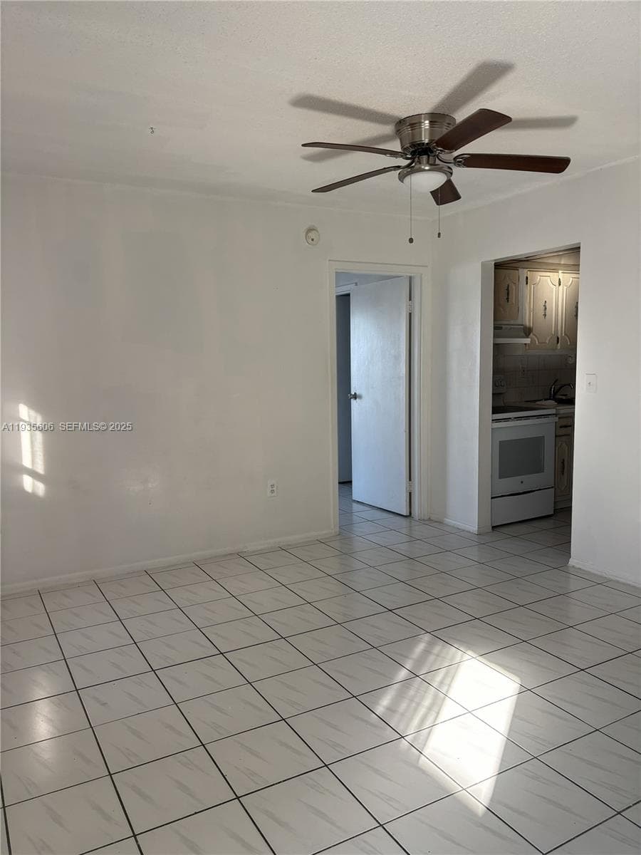 DORA CONDO · #6 in Miami Beach - Photo 9