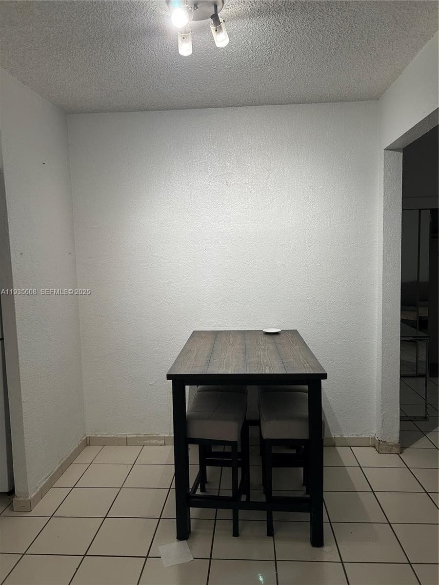 MARSEILLES DECO CONDO · #7 in Miami Beach - Photo 3