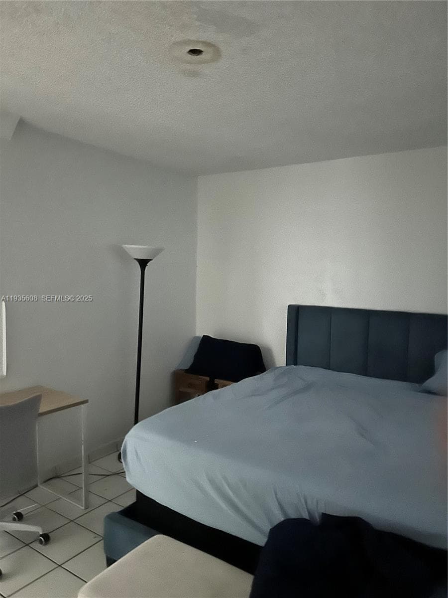 MARSEILLES DECO CONDO · #7 in Miami Beach - Photo 4