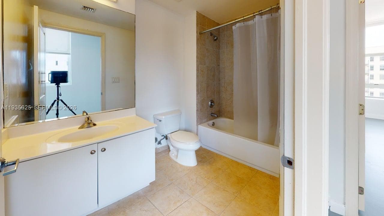 FLAGLER FIRST CONDO · #810 in Miami - Photo 8