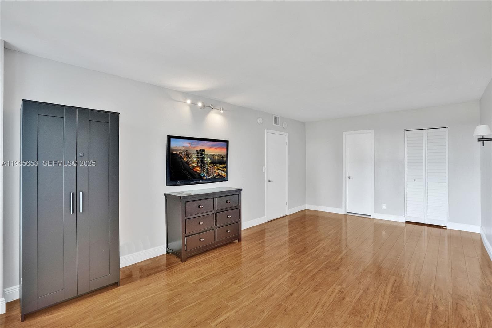 OLYMPUS CONDO PHASE · #917 in Hallandale Beach - Photo 17