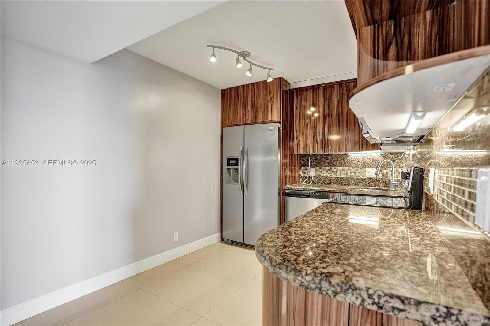 OLYMPUS CONDO PHASE · #917 in Hallandale Beach - Photo 5
