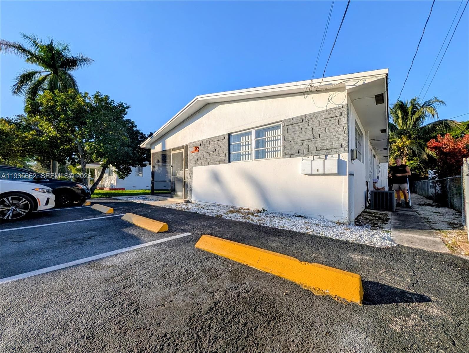 512 Sw 7th St · #1-4 in Hallandale Beach - Photo 4