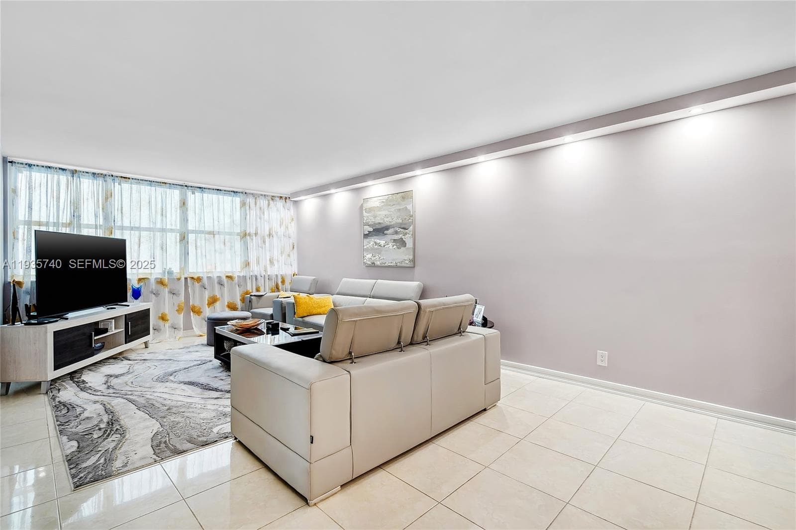 TRAFALGAR TOWERS CONDO · #802 in Hollywood - Photo 14