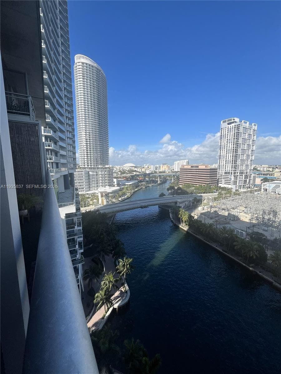 Neo Vertika · #1709 in Miami - Photo 27