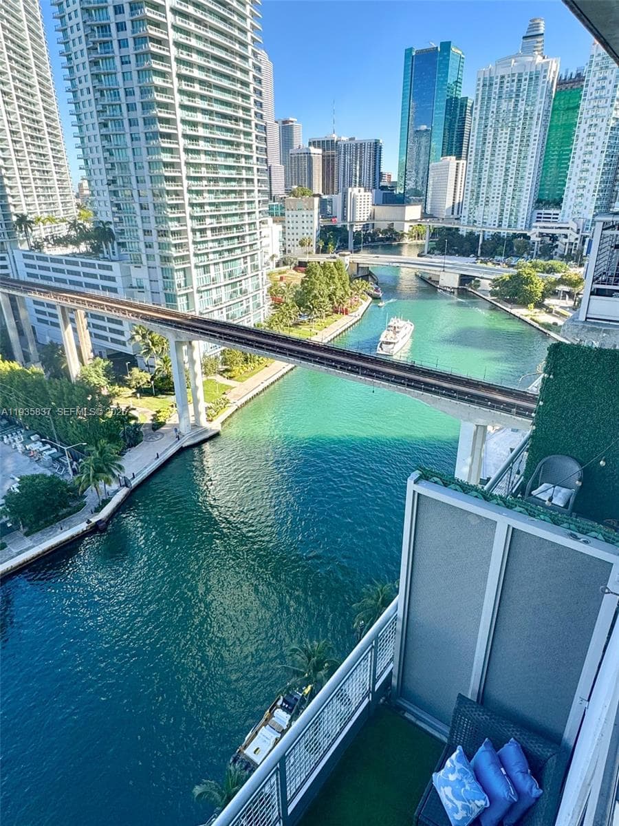 Neo Vertika · #1709 in Miami - Photo 2
