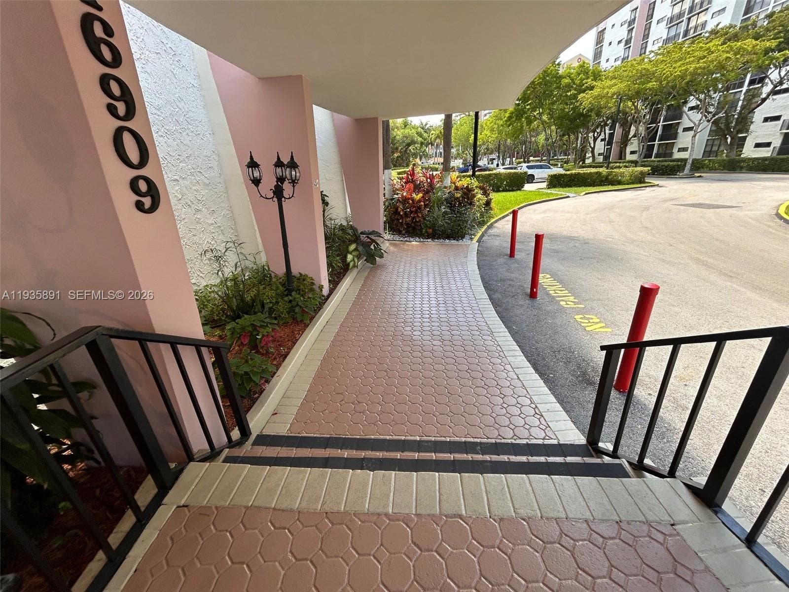PLAZA OF AMERICAS CONDO P · #602 in Sunny Isles Beach - Photo 4