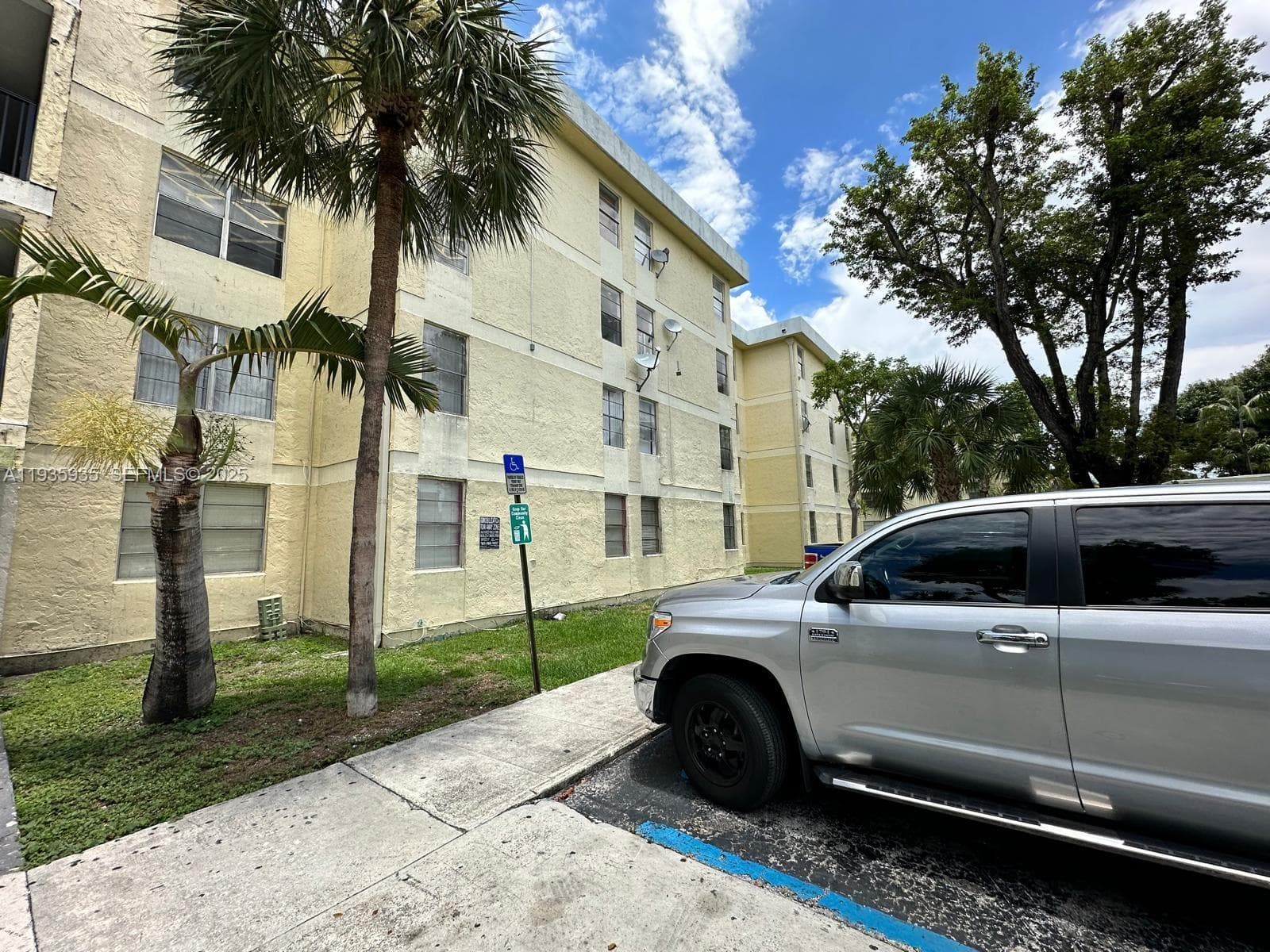 CAMBRIDGE CONDO · #301 in Hialeah - Photo 7