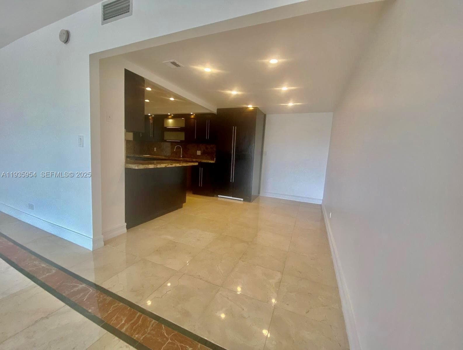 CRICKET CLUB CONDO · #411 in Miami - Photo 5
