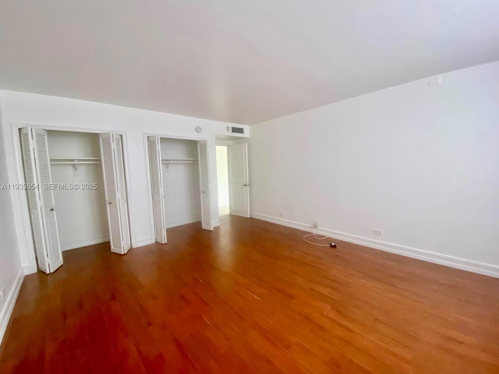 CRICKET CLUB CONDO · #411 in Miami - Photo 9