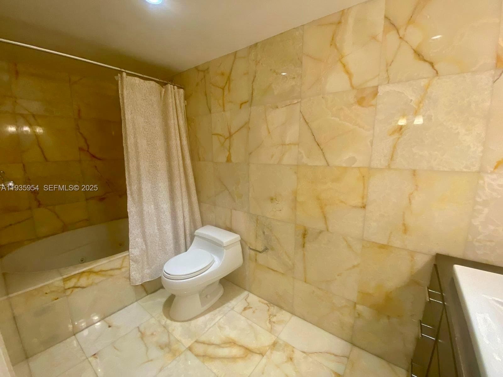 CRICKET CLUB CONDO · #411 in Miami - Photo 14
